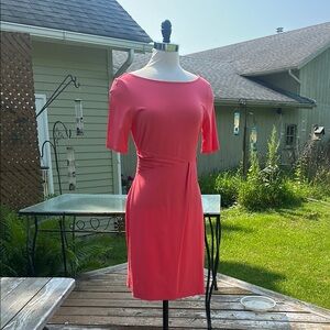 Ann Taylor Fitted Coral Knit Dress 6P Worn Once, Versatile Comfort and Elegance